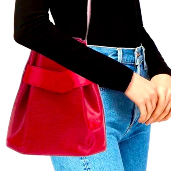 Authentic Louis Vuitton EPI Sac D’épaule Shoulder Bag Red Leather. - Picture 4 of 17